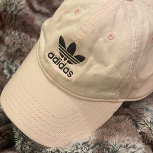 Dust pink Adidas hat